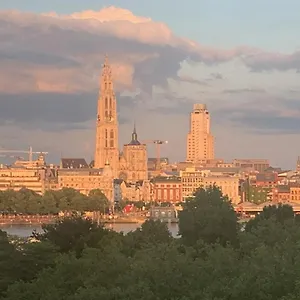Linkerover- City Centre & Cathedral View Apartment